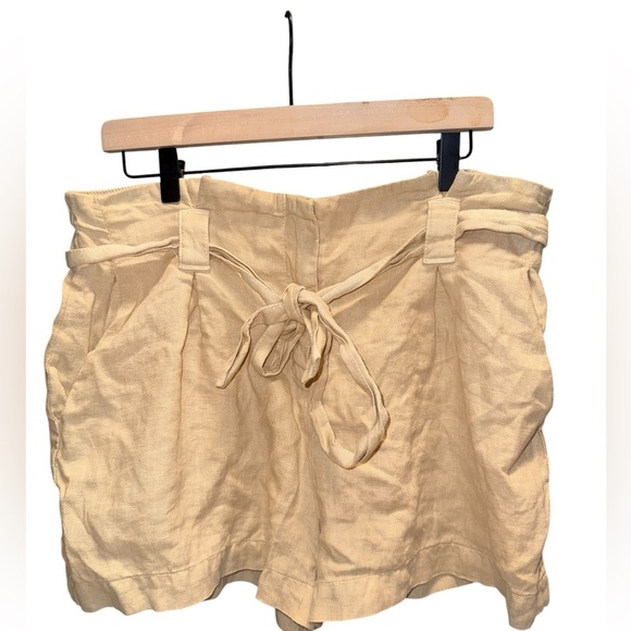 L’AGENCE Hillary Paperbag Linen Shorts - Picture 2 of 7